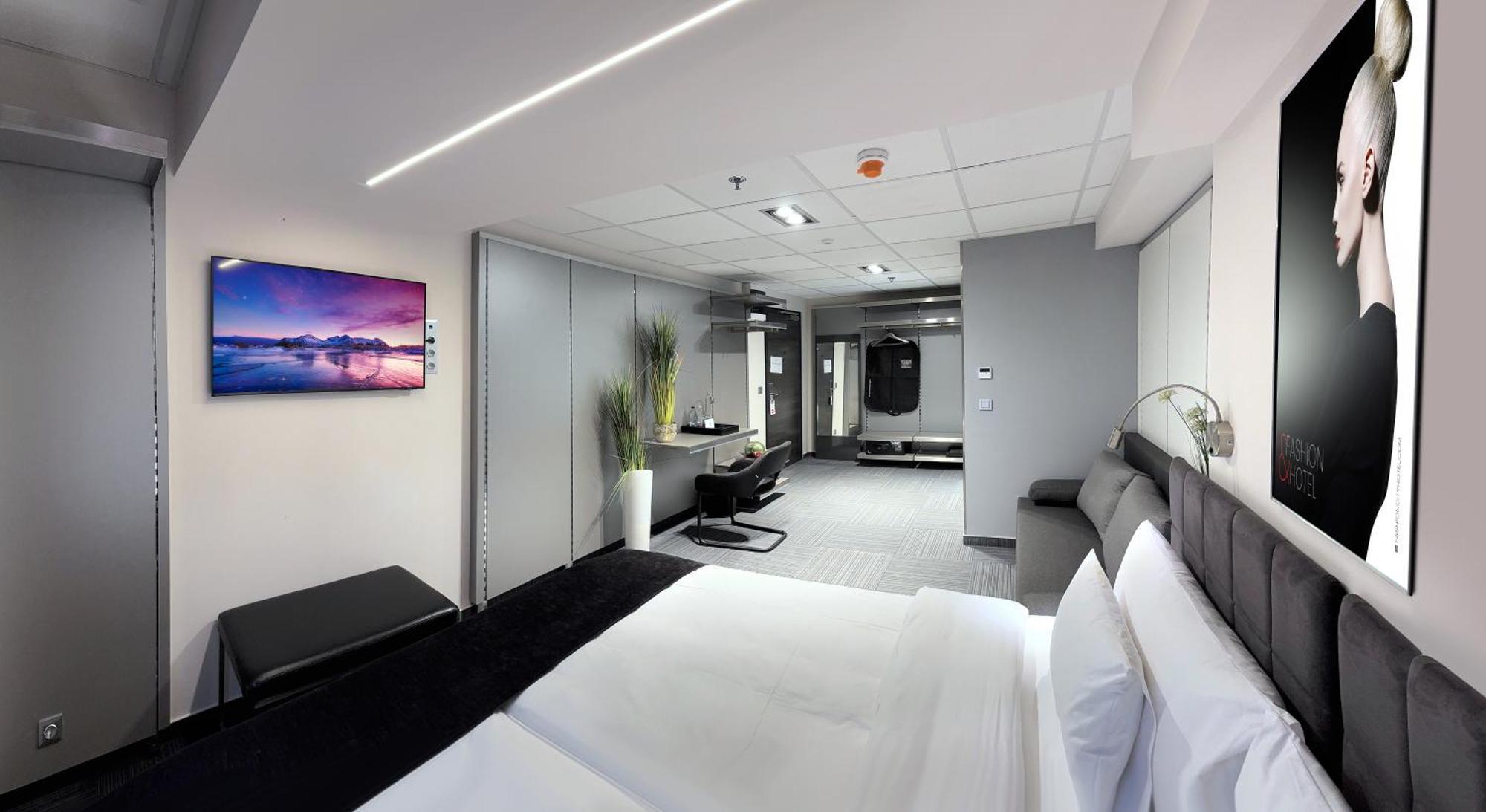 Fashion City Hotel Superior Budapest Esterno foto