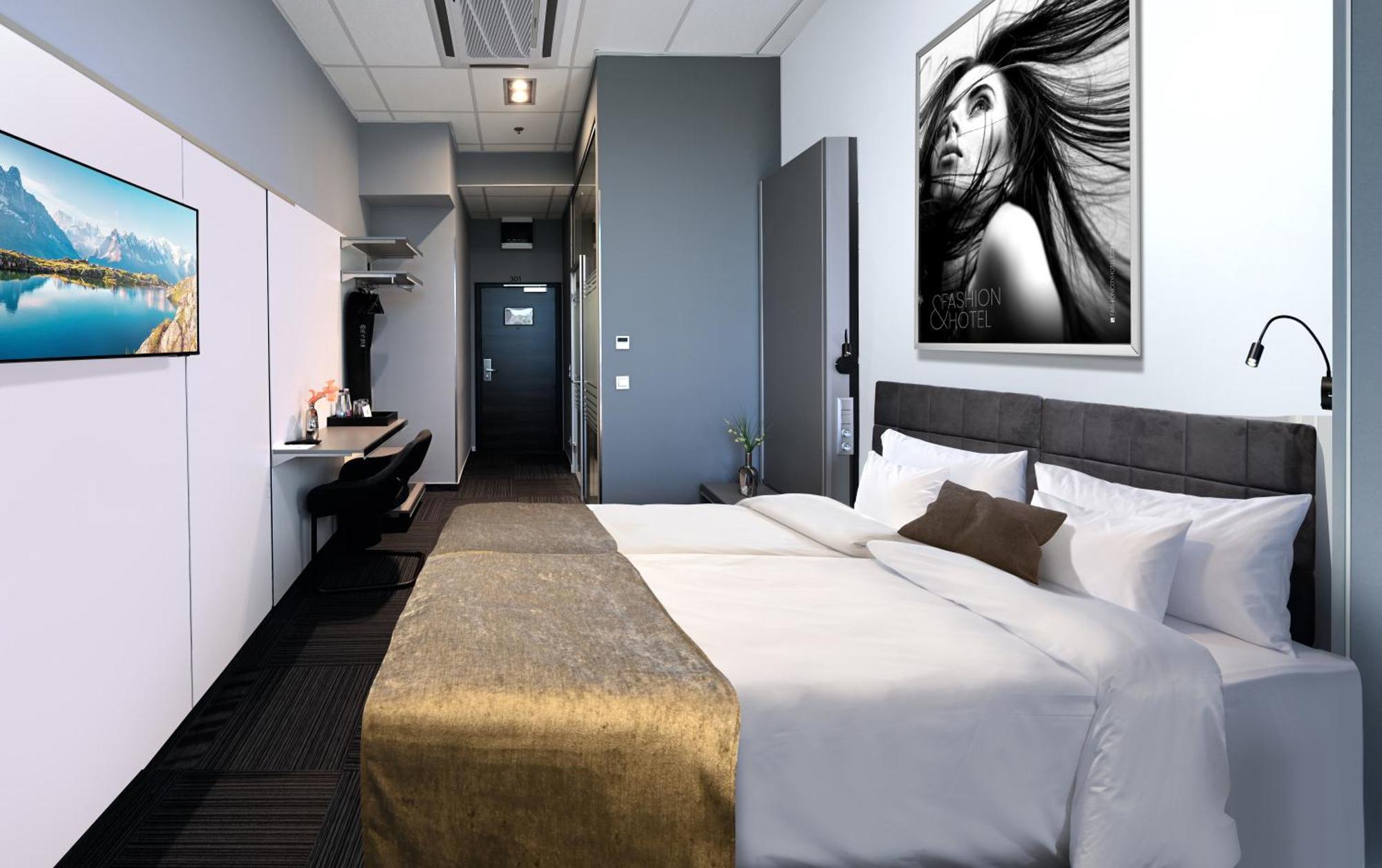 Fashion City Hotel Superior Budapest Esterno foto